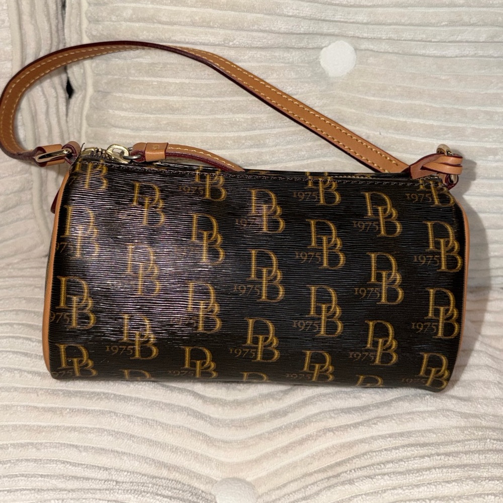Like New Small Dooney & Bourke Black and Tan Logo Shoulder Bag